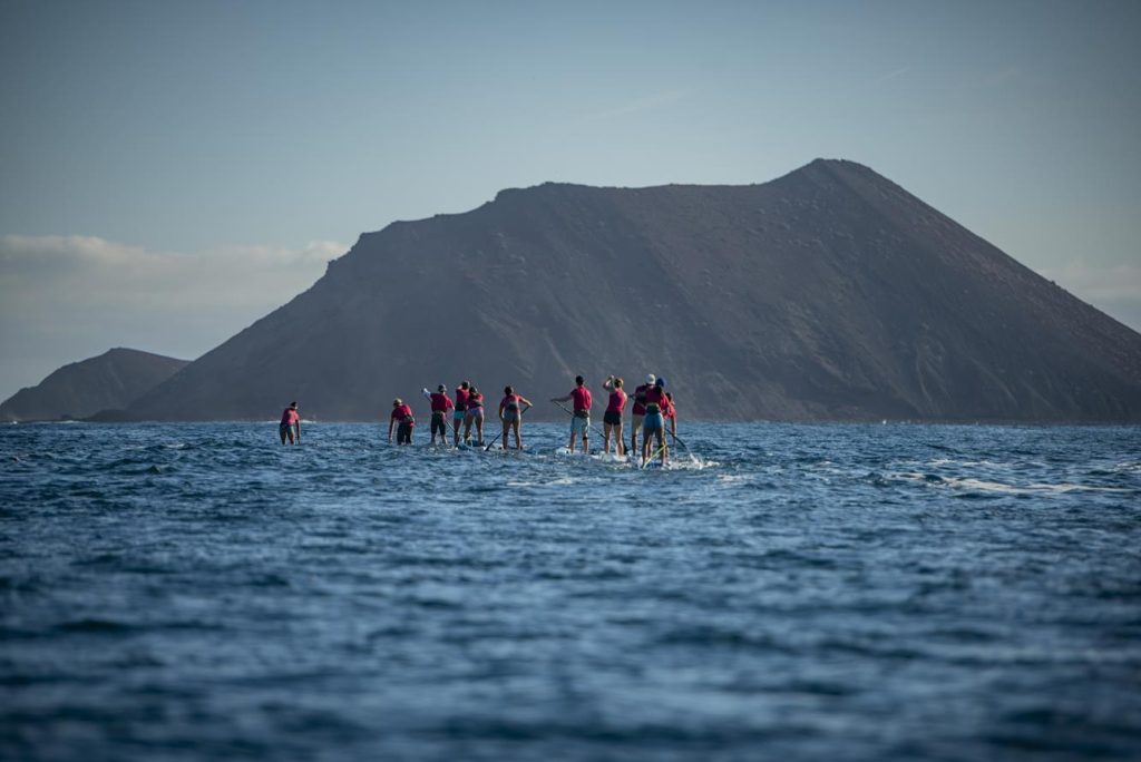 El volcán de La Caldera visto desde el mar, en Isla de Lobos