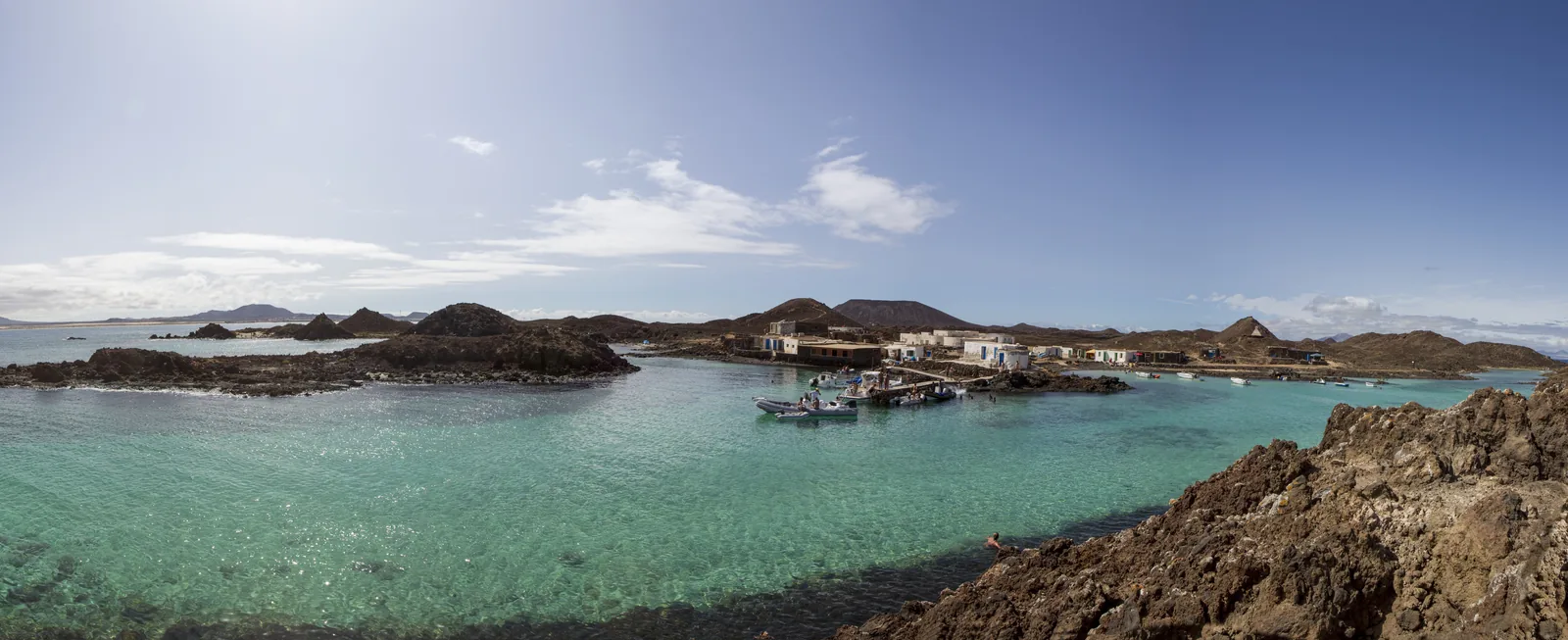 Aguas cristalinas de la reserva marina de la Isla de Lobos Aguas cristalinas de la reserva marina de la Isla de Lobos